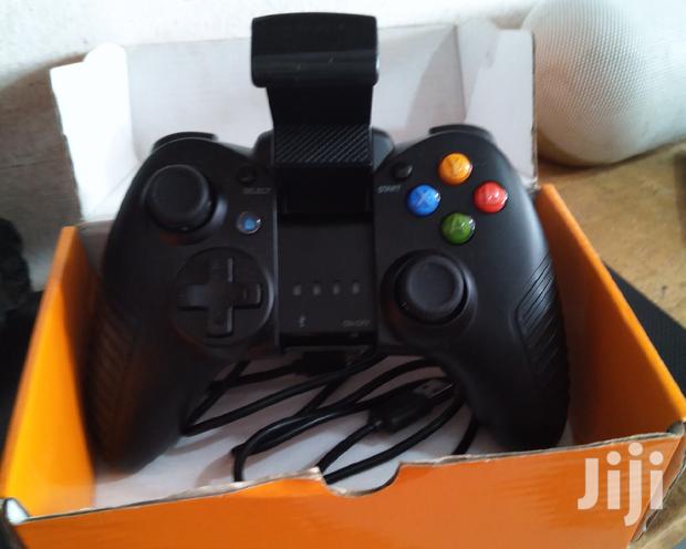 Wireles Bluetooth Gamepad/Controller · Photo 2
