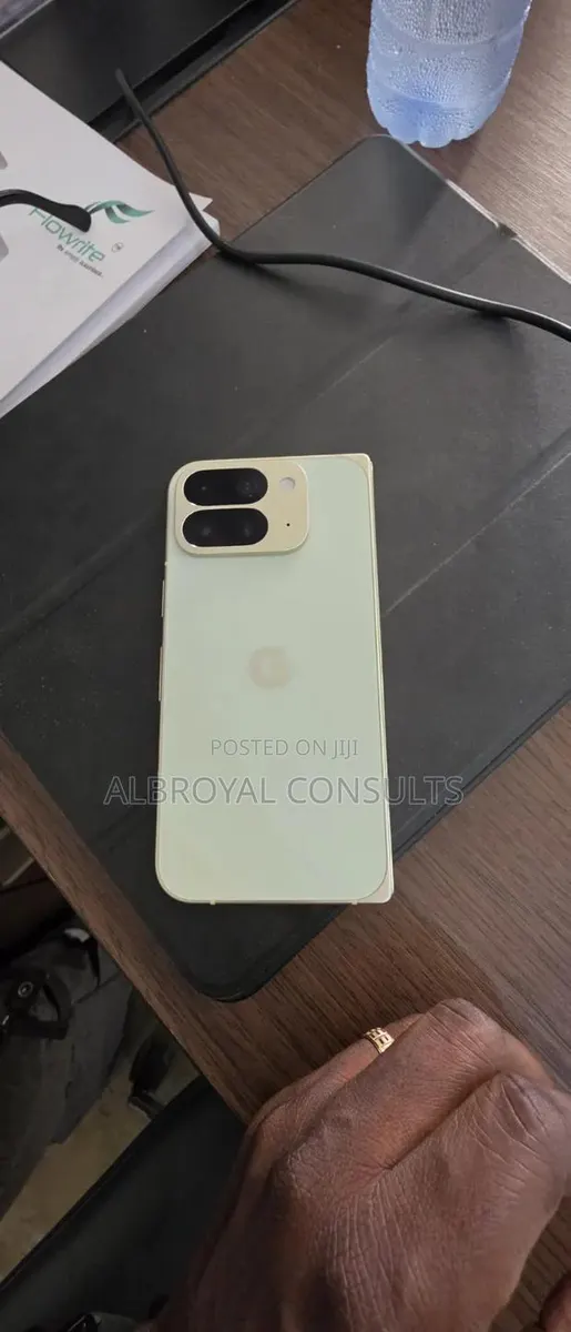 Google Pixel 10 Pro Fold 512 GB Green · Photo 1