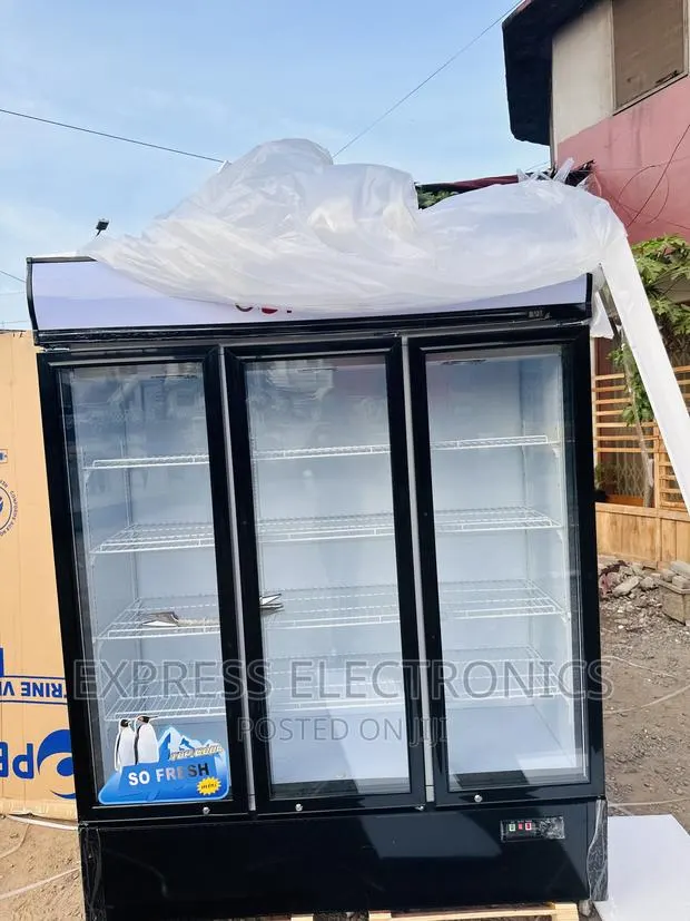 Classy Sleek 3 Doors Display Fridge Pearl PVC-150 White · Photo 1