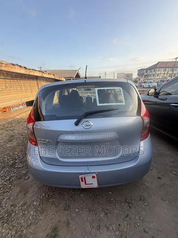 Nissan Versa 2016 Silver · Photo 1