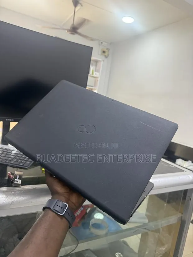 Laptop Fujitsu Lifebook A357 8GB Intel Core i5 SSD 256GB · Photo 1