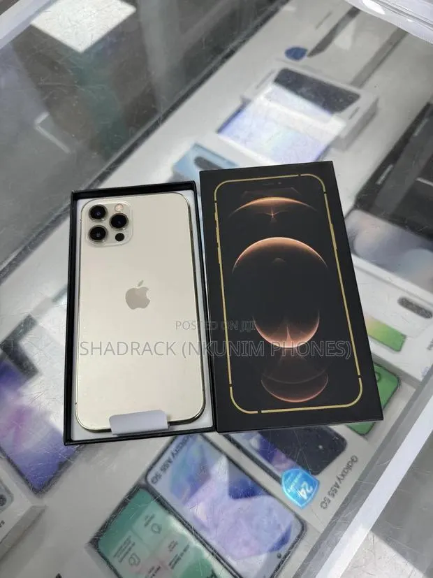 Apple iPhone 12 Pro 128 GB Gold · Photo 1