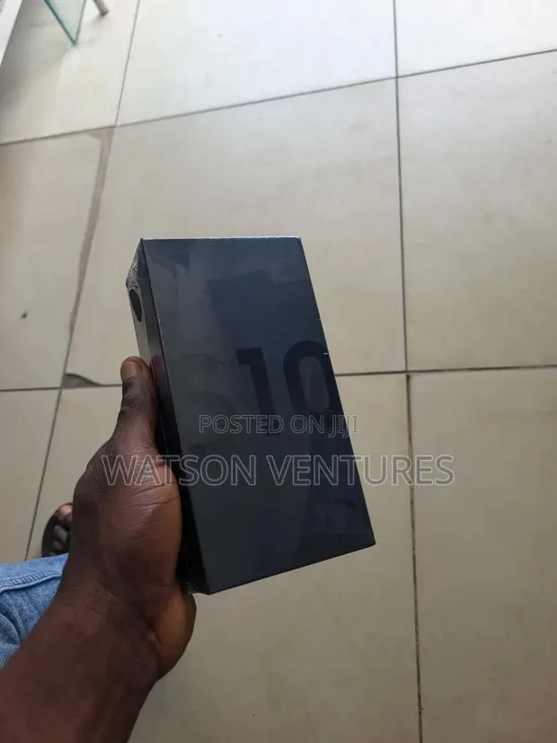 New Samsung Galaxy S10 128 GB Black · Photo 1