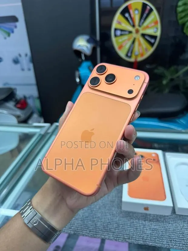 Apple iPhone 17 Pro Max 512 GB Orange · Photo 1