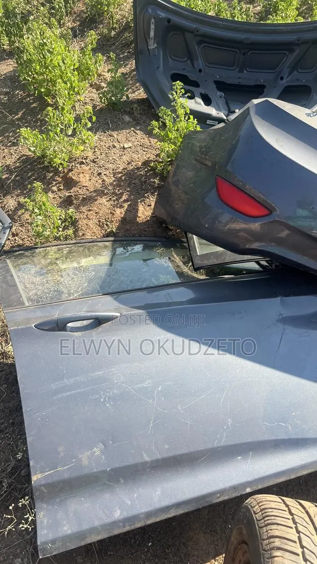 2013 Hyundai Accent Doors · Photo 1