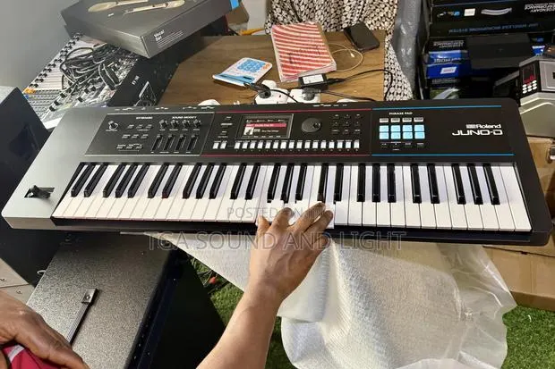 Roland JUNO-D6 Synthesizer Keyboard · Photo 1