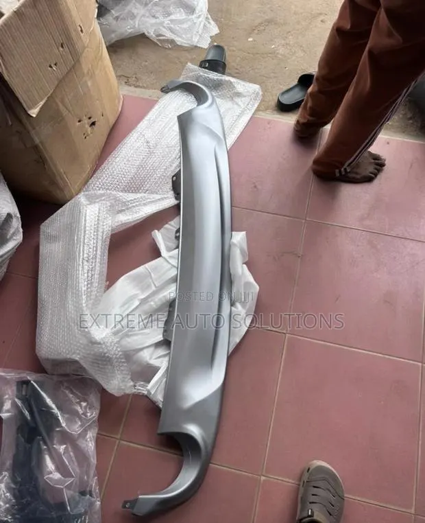 CRV 2018 Back Bumper Lower Available · Photo 1