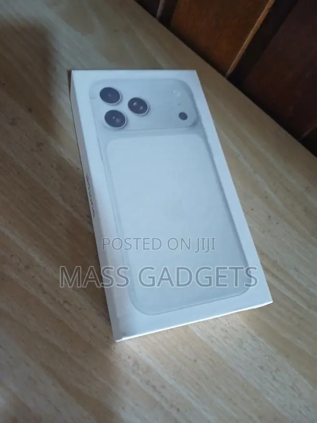 New Apple iPhone 17 Pro Max 1 TB Silver · Photo 1