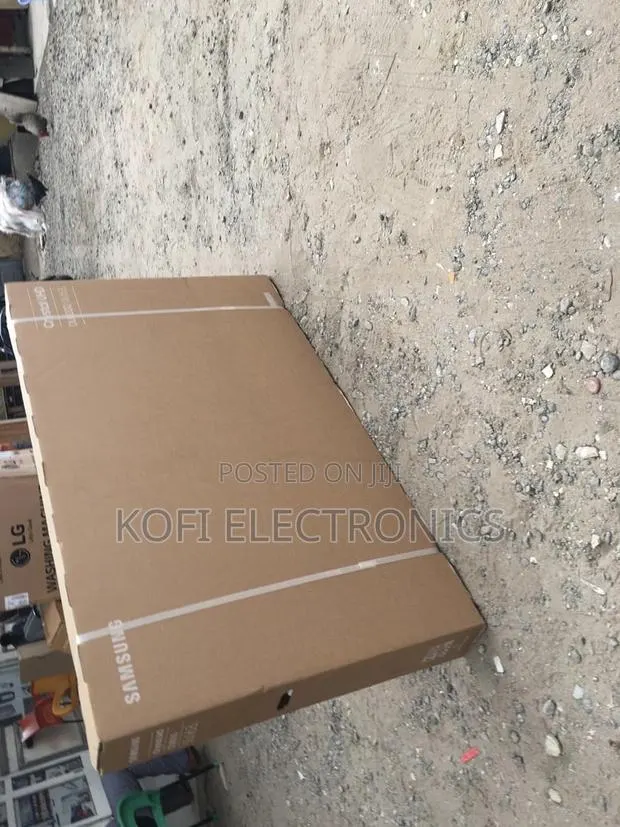 Samsung 65” Smart Display Large-Screen Comfort · Photo 2