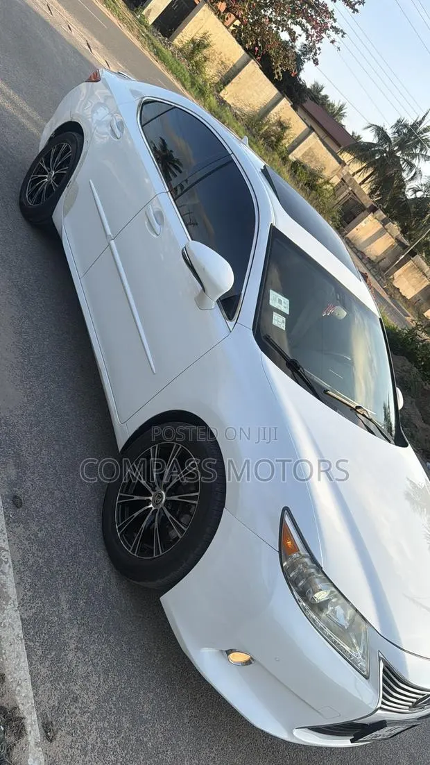 Lexus ES 350 FWD 2014 White
