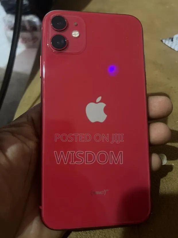 Apple iPhone 11 64 GB Red · Photo 1