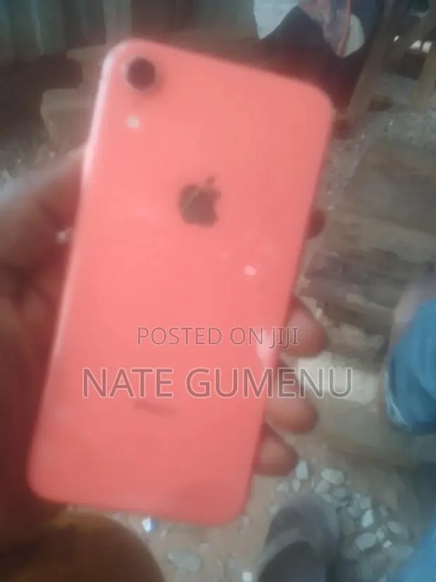 Apple iPhone XR 128 GB Pink · Photo 1