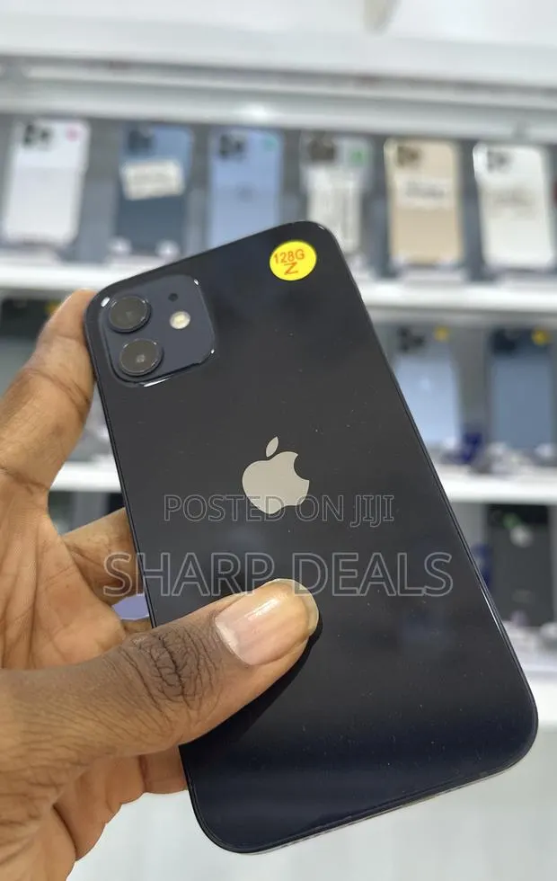 Apple iPhone 12 128 GB Black · Photo 1