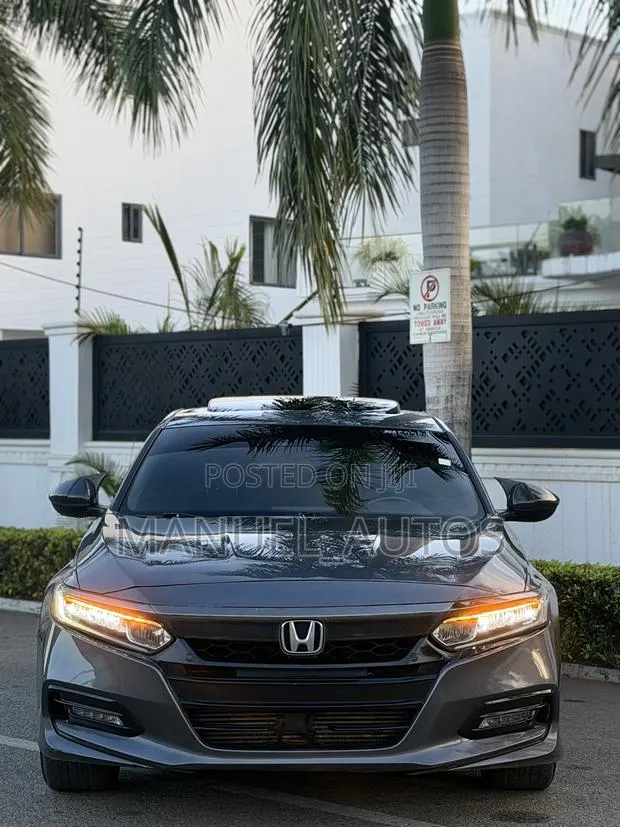 Honda Accord Sport (2.0L 4cyl Turbo 10A) 2019 Gray · Photo 1