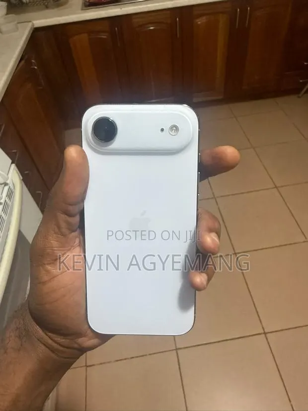 Apple iPhone Air 256 GB Blue · Photo 1