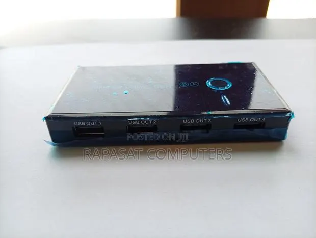 2 in 4 USB Switch Selector for 2pcs Share USB 2.0 · Photo 1