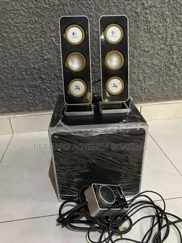 Logitech Z4 Woofer · Photo 1
