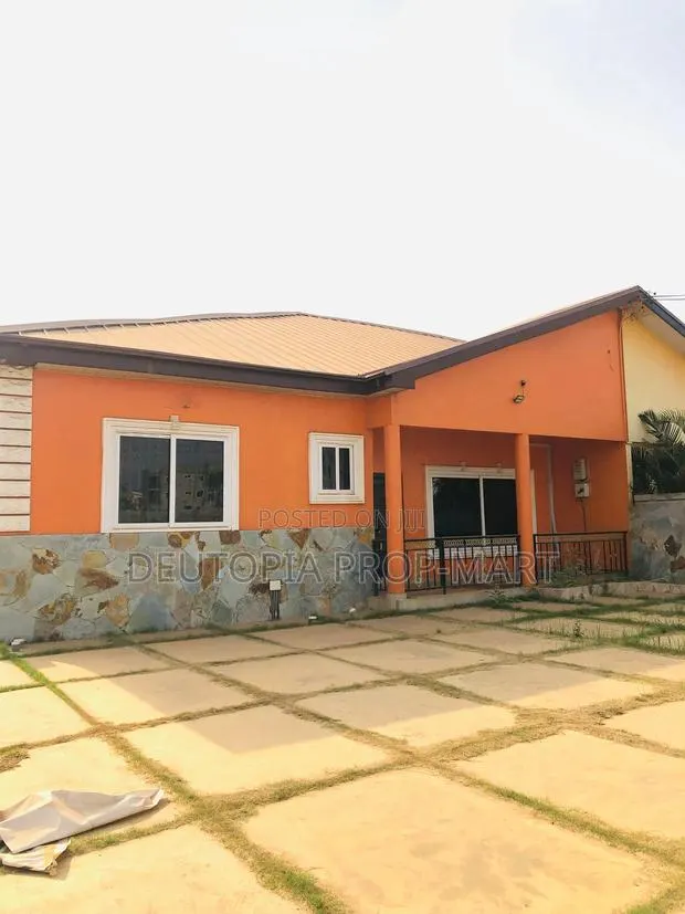 5bdrm House in Devtraco, Tema Metropolitan for rent · Photo 1