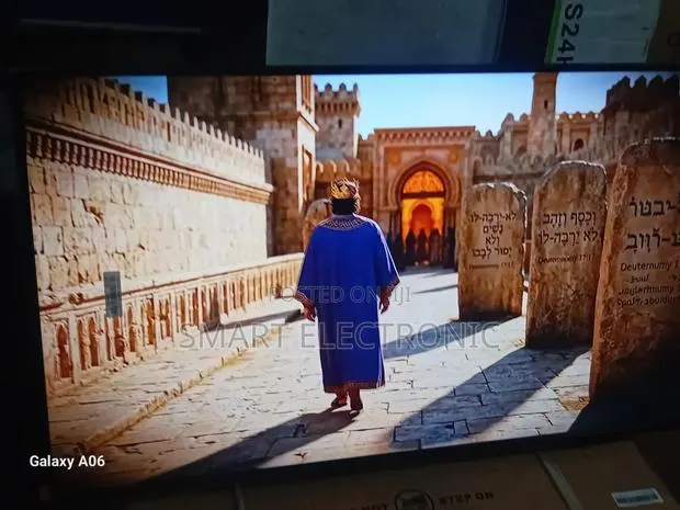 Samsung 43” Led Smart Television With HDR · Photo 1