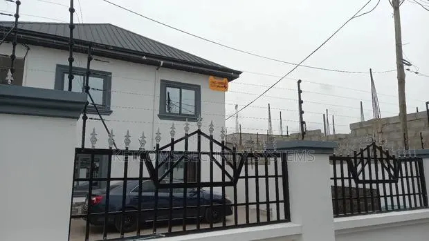 Electric Fence And Razor Fence · Photo 1