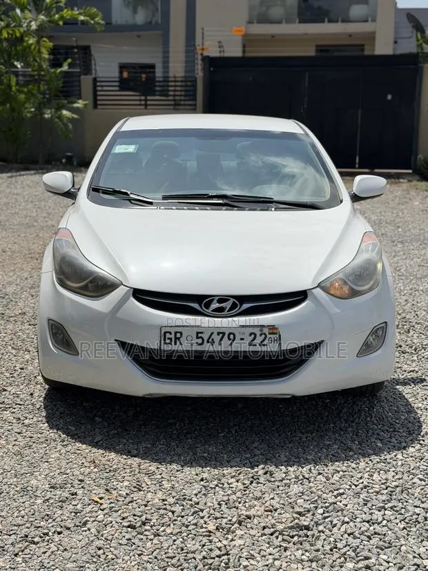 Hyundai Elantra 2012 White · Photo 1