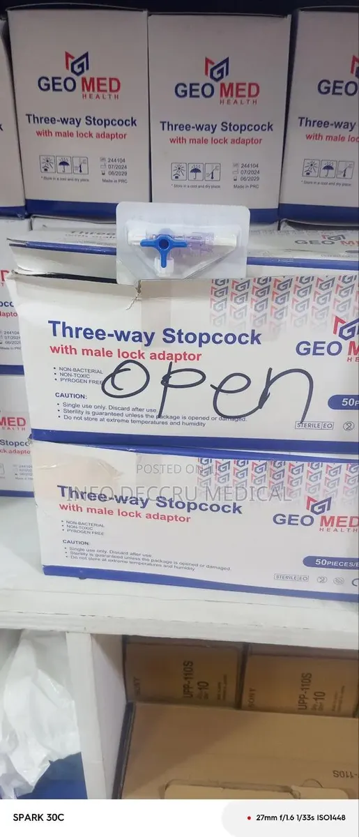 Three-Way Stopcock · Photo 1