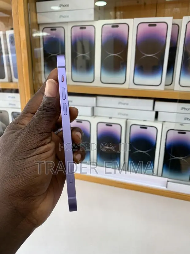 Apple iPhone 12 64 GB Purple · Photo 1