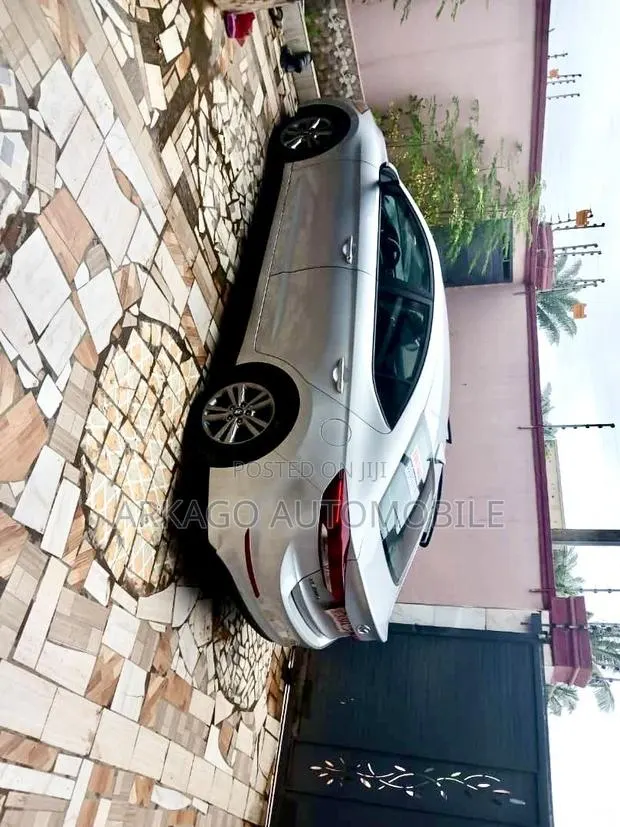 Hyundai Elantra SEL 2018 Silver · Photo 1