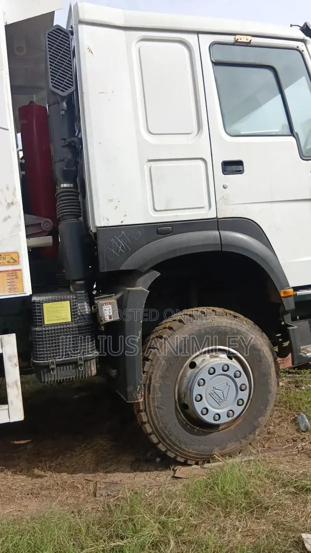 Tipper Truck 380 · Photo 1