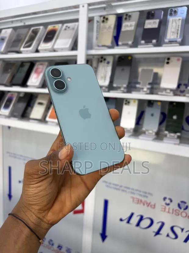 Apple iPhone 16 128 GB Green · Photo 1