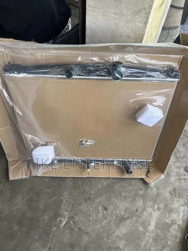 Toyota Highlander Radiator Water Tank 2014,2015,2016,2017,2018 · Photo 1