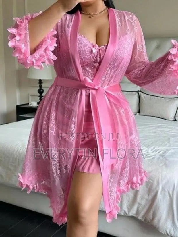 Plus Size Lingerie · Photo 1