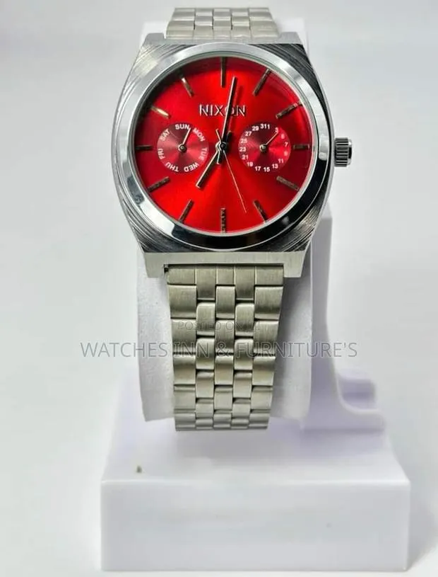 Nixon Chronograph Watch · Photo 1