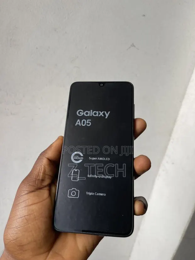 New Samsung Galaxy A05 64 GB Blue · Photo 1