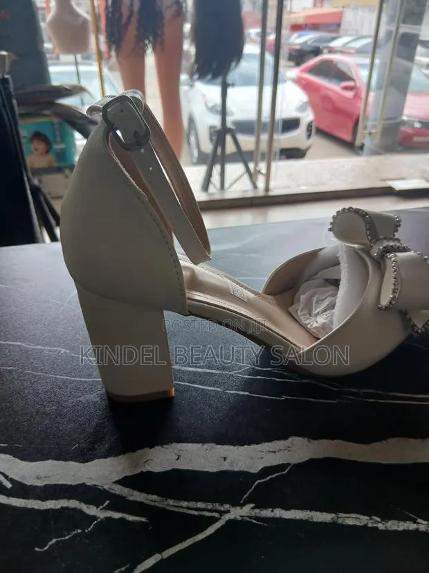 Women White Shoes · Photo 1