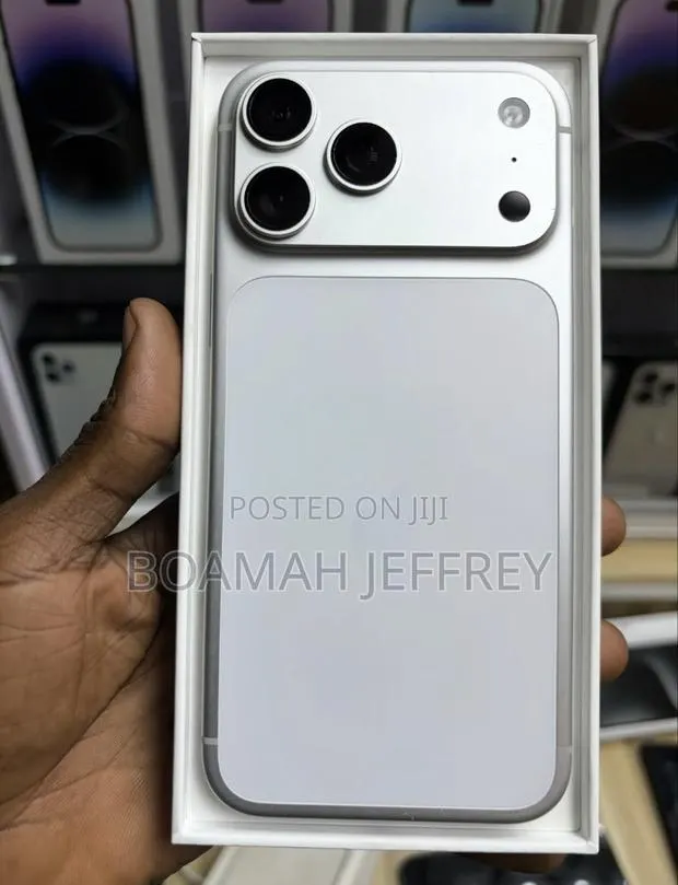 Apple iPhone 17 Pro Max 512 GB Silver · Photo 1