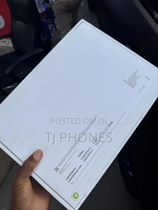 New Laptop Apple MacBook Pro 2026 M5 Max 48GB Apple M5 Max SSD 1T · Photo 1