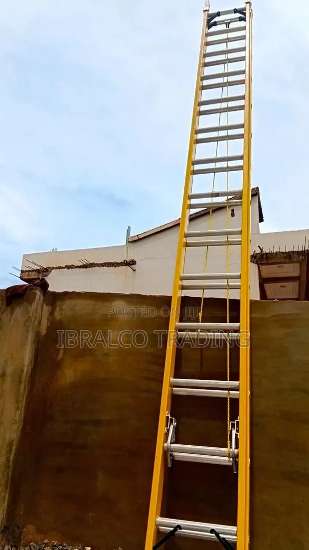 Fibreglass 2x14 Extension Ladder · Photo 1