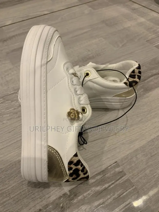White Glam Platform Kid Sneakers With Leopard Print Heel Gold Detail · Photo 3
