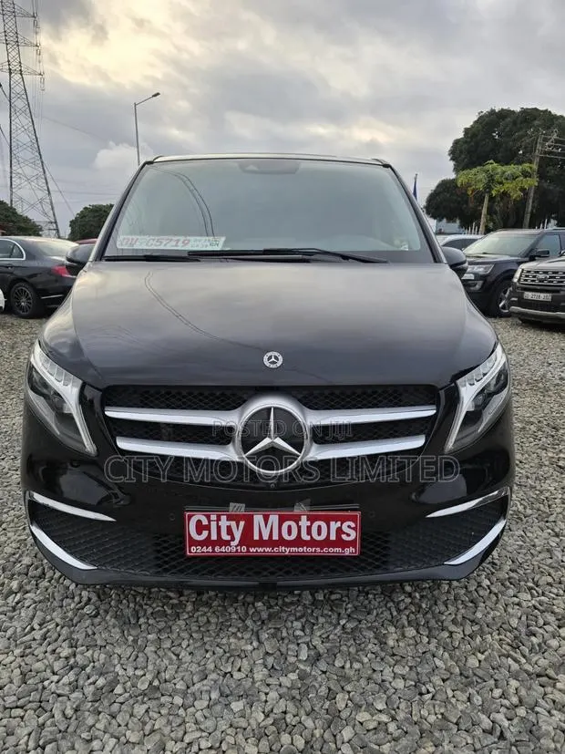 Mercedes-Benz V-Class 2022 Black · Photo 1