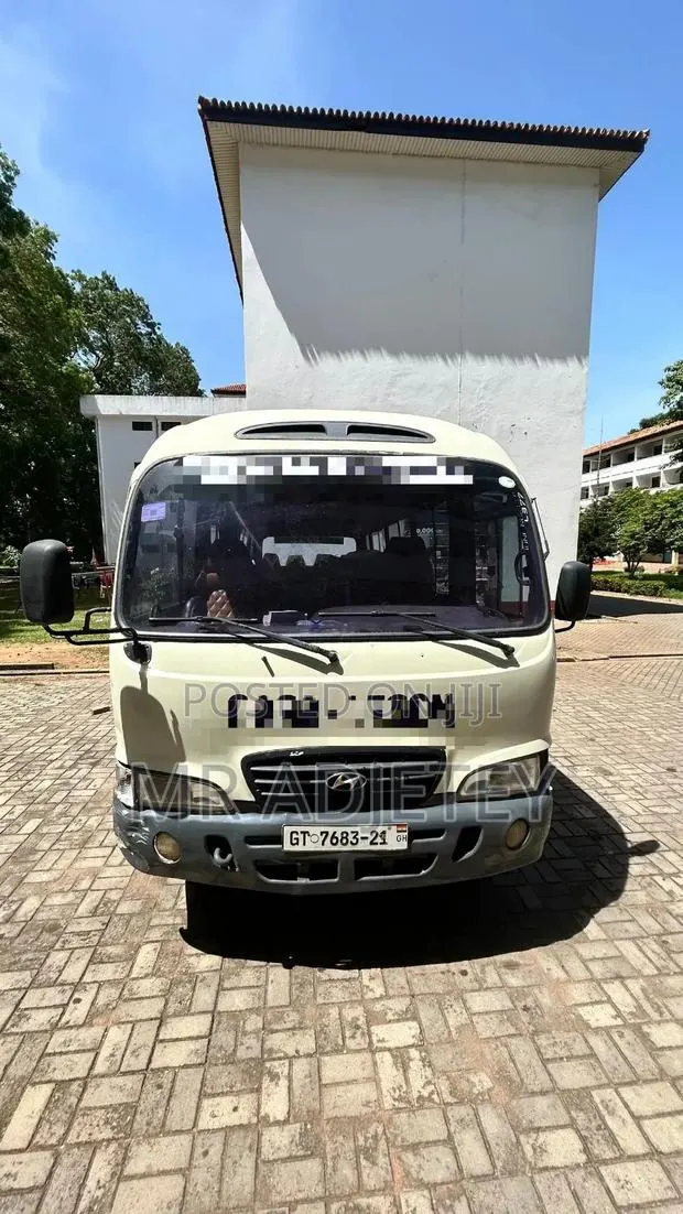 Hyundai County 2010 White · Photo 1