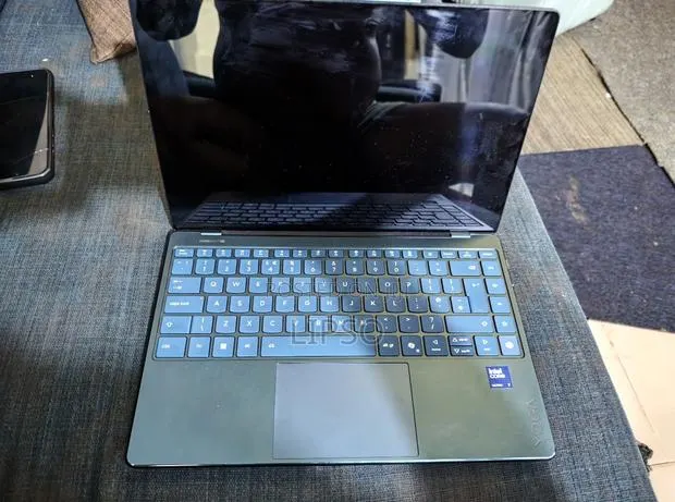 New Laptop Lenovo 16GB Intel Core Ultra 7 SSD 512GB · Photo 1