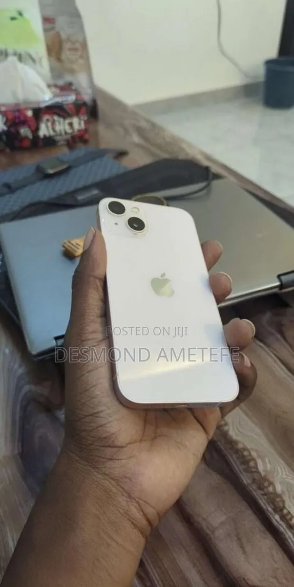 Apple iPhone 13 128 GB White · Photo 1