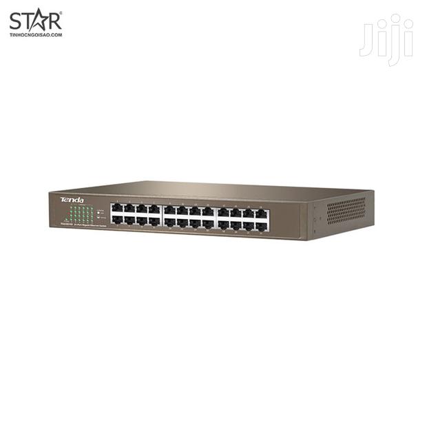 Tenda Tef1024d 24-Port 10/100 Switch · Photo 1