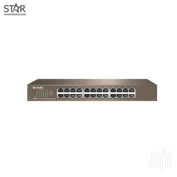 Tenda Tef1024d 24-Port 10/100 Switch · Photo 2