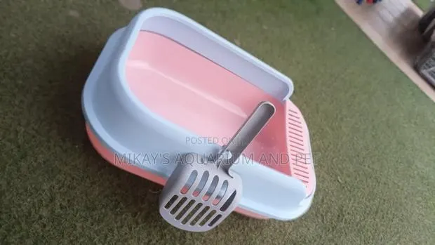 Litter Box With Scoop · Photo 1