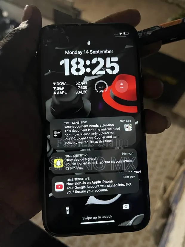 Apple iPhone XR 64 GB Black · Photo 1