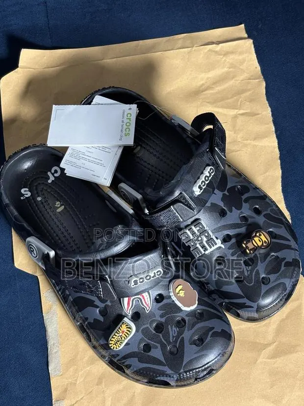 Trendy Pattern Crocs Clogs Unisex Footwear Size 40-45 Black Color · Photo 1
