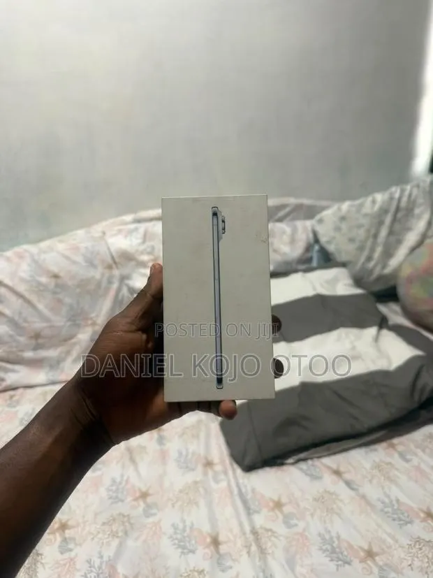 Apple iPhone Air 256 GB White · Photo 1