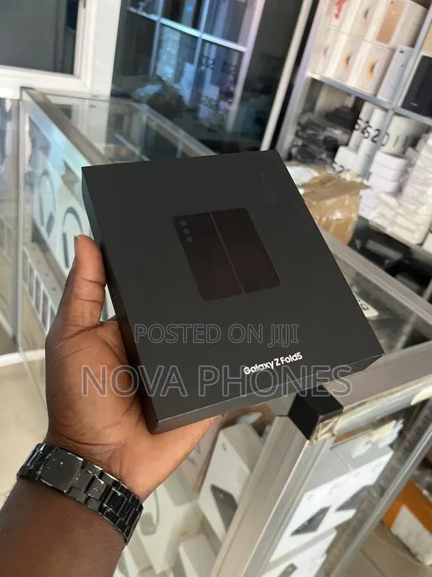 New Samsung Galaxy Z Fold 5 256 GB · Photo 1